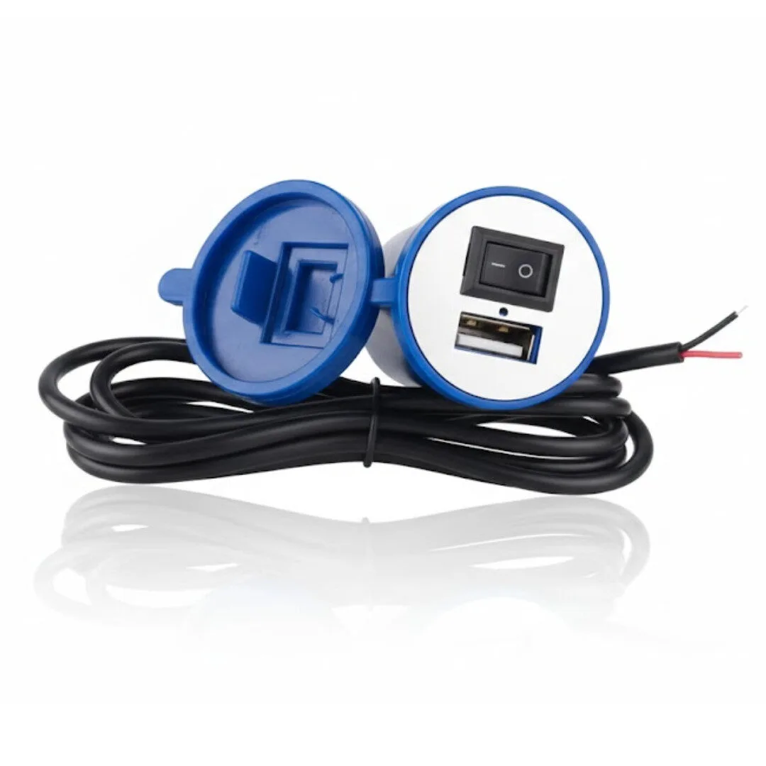 Cargador USB Universal Serie Sport + Seguridad con Interruptor LED / Color negro, azul y rojo - Imagen 4